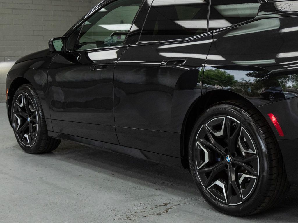 BMW iX photo 35