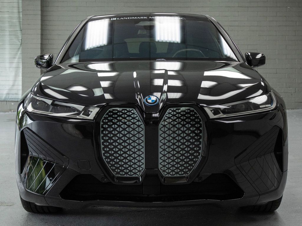 BMW iX photo 5