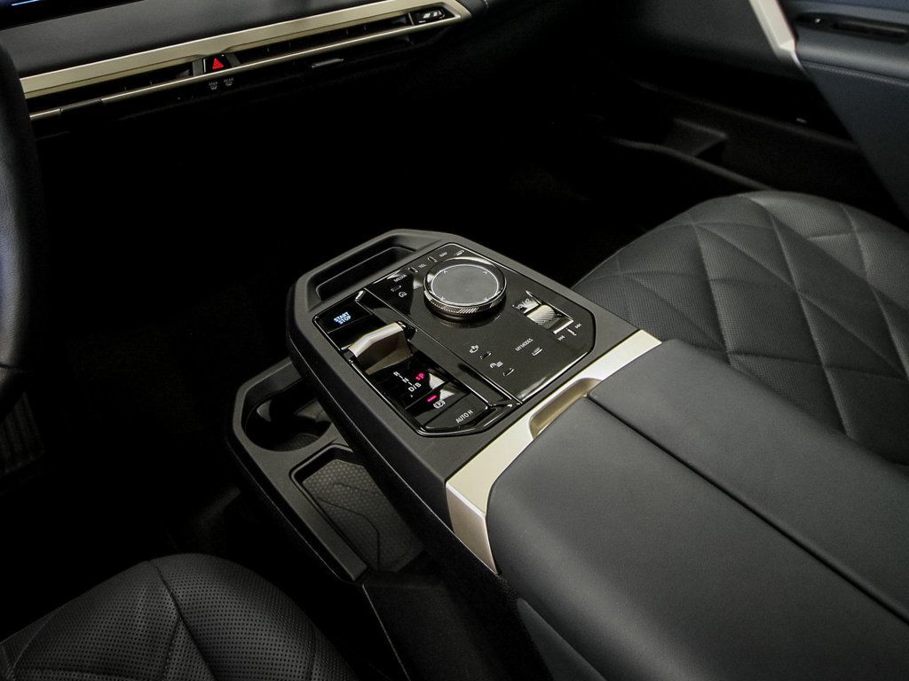 BMW iX photo 18