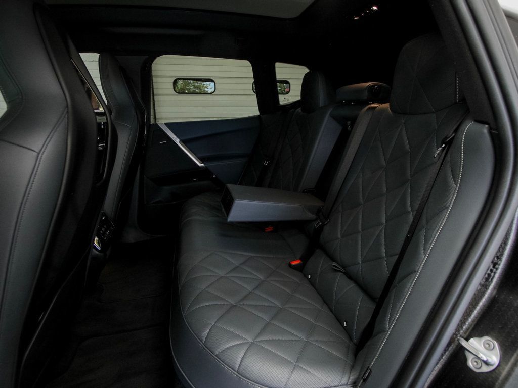 BMW iX photo 25