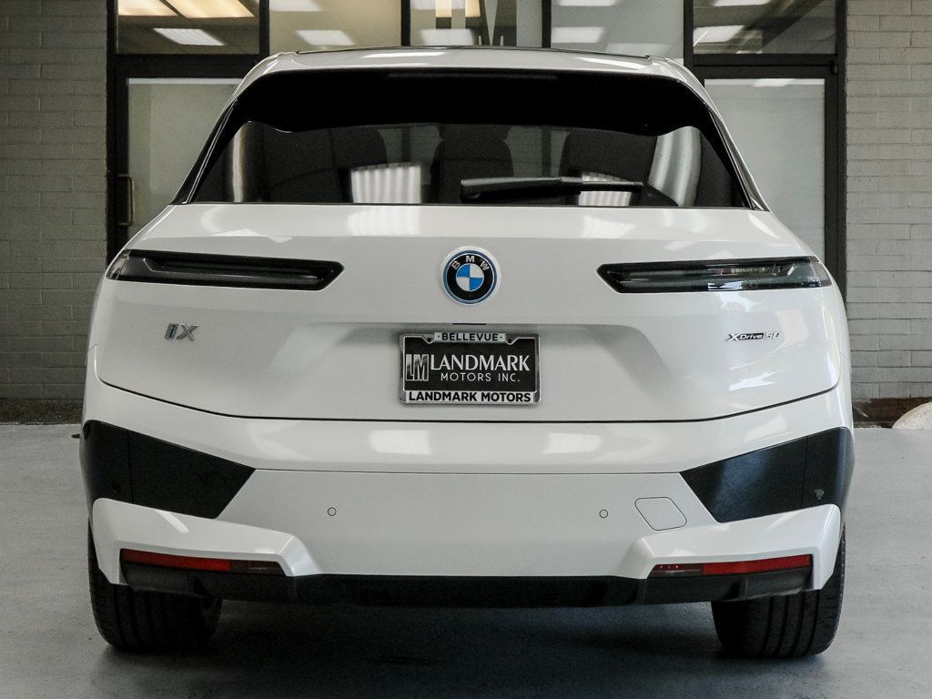 BMW iX photo 27