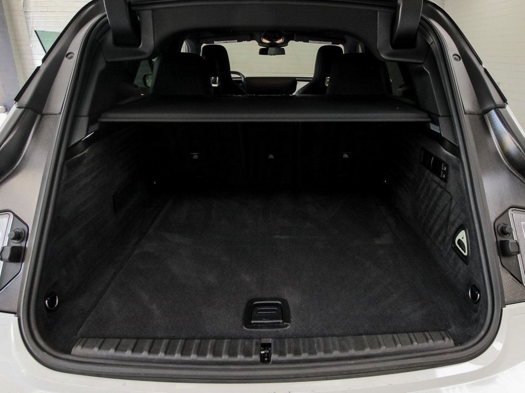 BMW iX photo 28