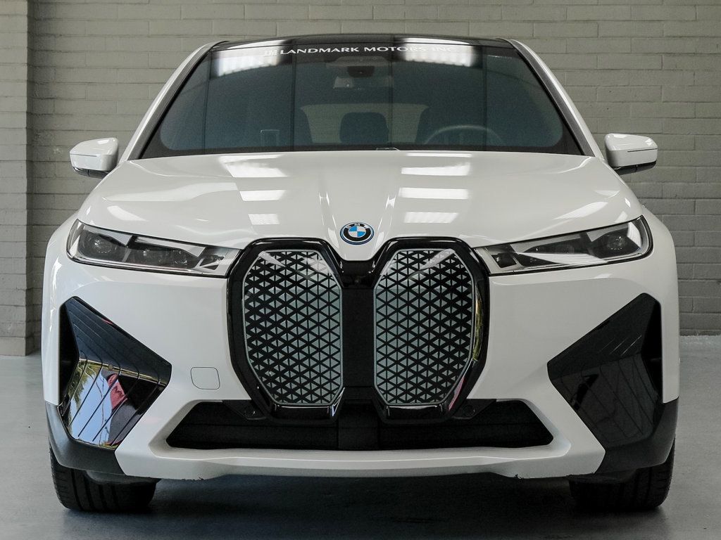 BMW iX photo 5