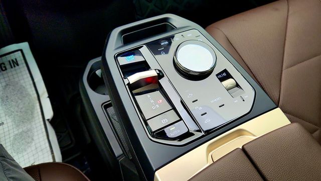 2024 BMW iX xDrive50 SAV w/ Driving Assist Pro, Prem Pkg & Air Suspension - 23038397 - 15