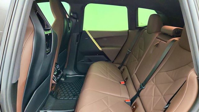 2024 BMW iX xDrive50 SAV w/ Driving Assist Pro, Prem Pkg & Air Suspension - 23038397 - 19