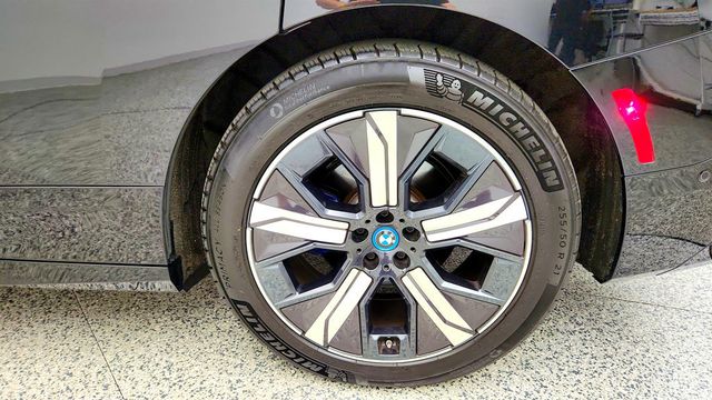 2024 BMW iX xDrive50 SAV w/ Driving Assist Pro, Prem Pkg & Air Suspension - 23038397 - 8