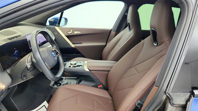 2024 BMW iX xDrive50 SAV with Sport, Driving Assist. Pro. & Convenience Pkgs - 22964004 - 17