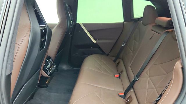 2024 BMW iX xDrive50 SAV with Sport, Driving Assist. Pro. & Convenience Pkgs - 22964004 - 18