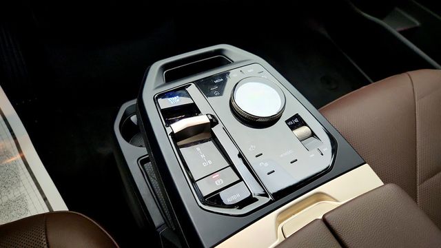 2024 BMW iX xDrive50 SAV w/ Premium, Sport & Driving Assistance Pro. Pkgs - 23011369 - 15