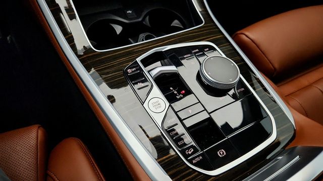 2024 BMW X5 M60i SAV w/ Extended Merino Leather, 22'' Wheels & Trailer Hitch - 22951804 - 15