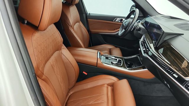 2024 BMW X5 M60i SAV w/ Extended Merino Leather, 22'' Wheels & Trailer Hitch - 22951804 - 23