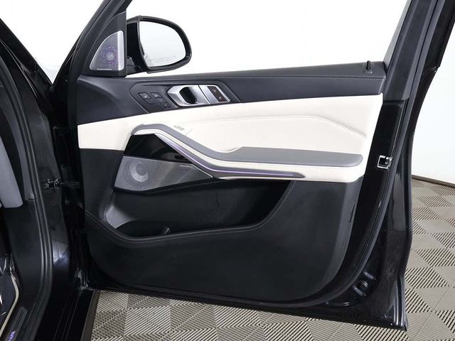 2024 BMW X7 ALPINA XB7 Sports Activity Vehicle - 23053959 - 30