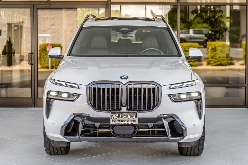 2024 BMW X7 X7 40i xDRIVE M SPORT PANO ROOF DRIVE ASSIST PRO GORGEOUS - 23020866 - 4