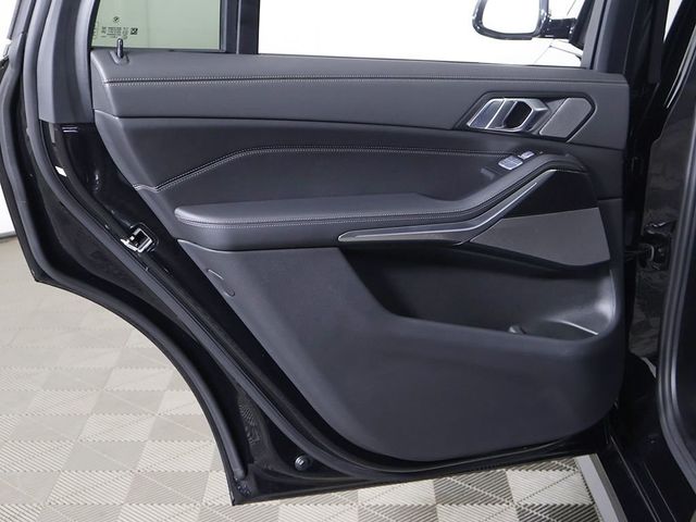 2024 BMW X7 xDrive40i Sports Activity Vehicle - 23040452 - 31