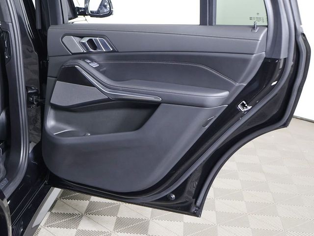 2024 BMW X7 xDrive40i Sports Activity Vehicle - 23040452 - 32