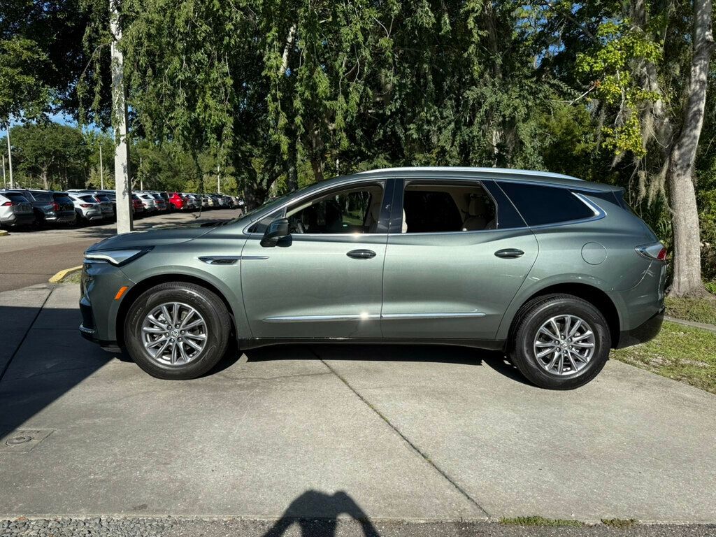 2024 Buick Enclave Essence photo 2