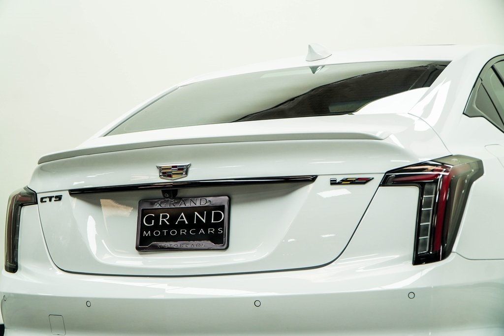2024 Cadillac CT5 V photo 13