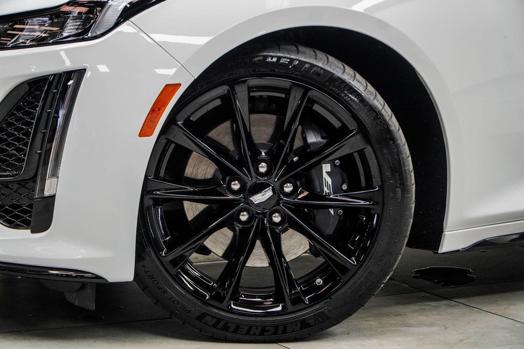 2024 Cadillac CT5 V photo 3