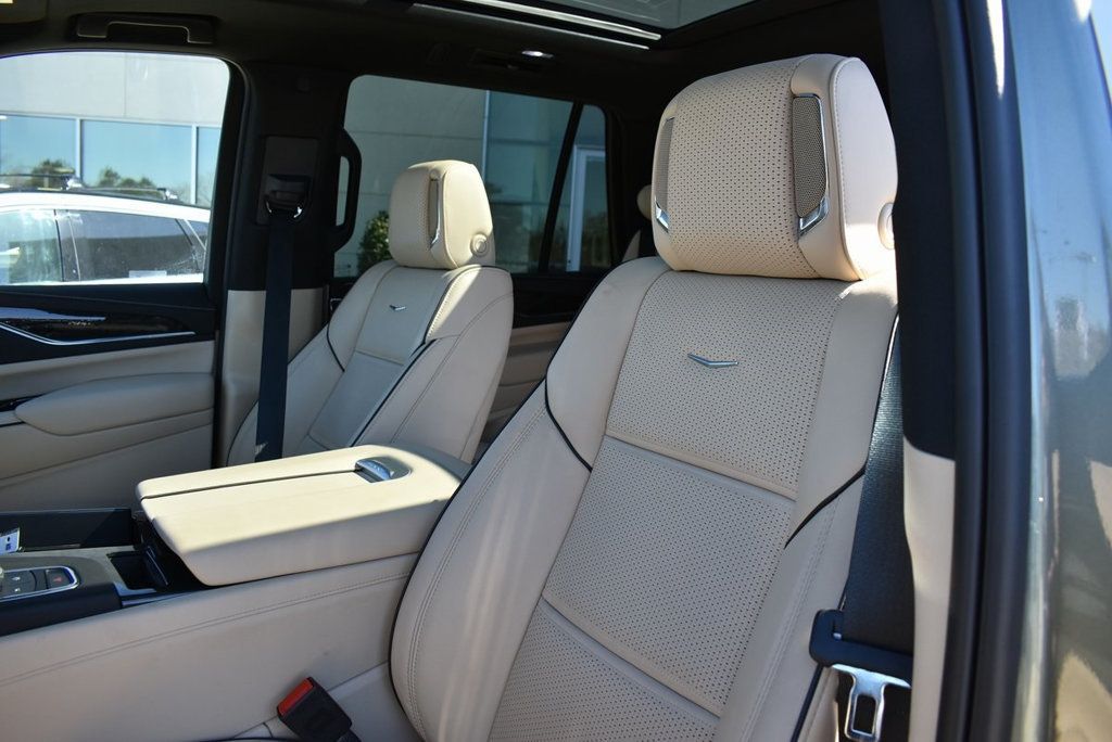 2024 Cadillac Escalade Premium Luxury photo 32