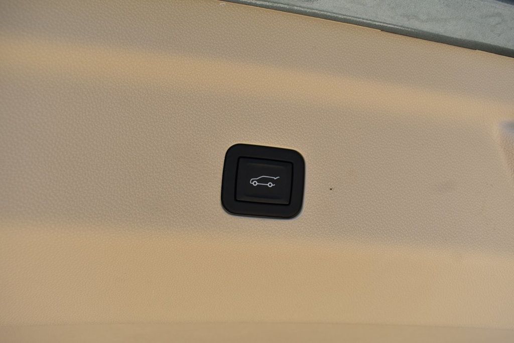 2024 Cadillac Escalade Premium Luxury photo 39