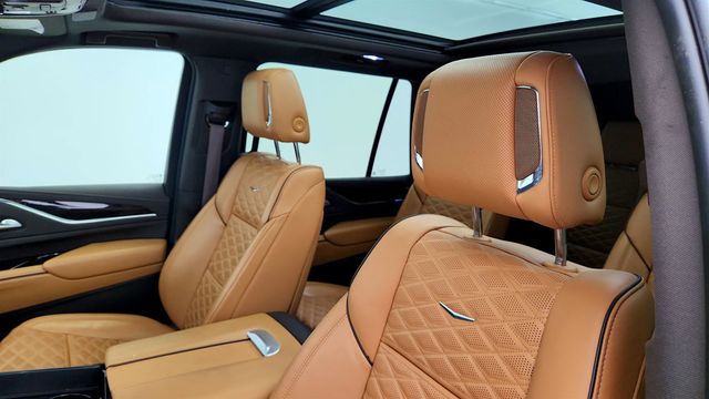 2024 Cadillac Escalade 4WD 4dr Sport w/ Touring Pkg, Full Leather & Power Steps - 23038804 - 17