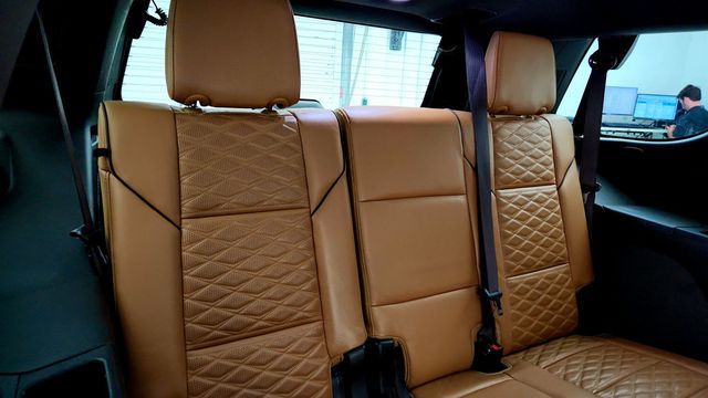 2024 Cadillac Escalade 4WD 4dr Sport w/ Touring Pkg, Full Leather & Power Steps - 23038804 - 19