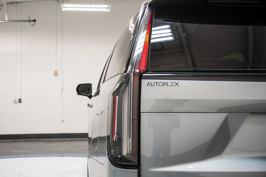 2024 Cadillac Escalade ESV V-Series photo 13
