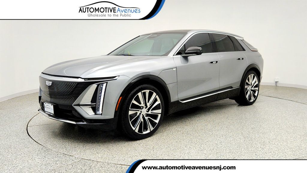 2024 Cadillac LYRIQ 4dr Luxury 3 (1SE) w/ Dual-Panel Panoramic Sunroof - 23037004 | Video 1