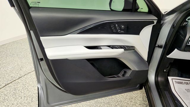 2024 Cadillac LYRIQ 4dr Luxury 3 (1SE) w/ Dual-Panel Panoramic Sunroof - 23037004 - 10