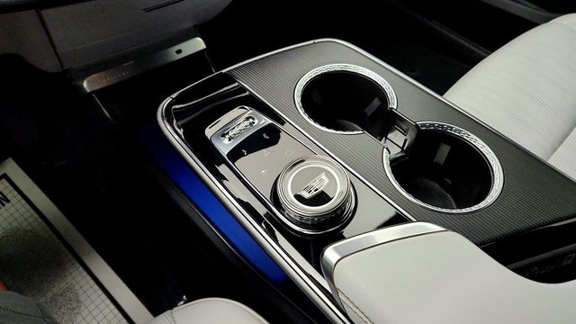 2024 Cadillac LYRIQ 4dr Luxury 3 (1SE) w/ Dual-Panel Panoramic Sunroof - 23037004 - 15