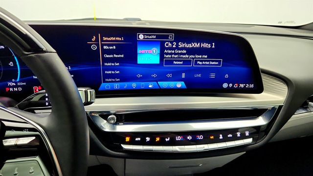 2024 Cadillac LYRIQ 4dr Luxury 3 (1SE) w/ Dual-Panel Panoramic Sunroof - 23037004 - 16