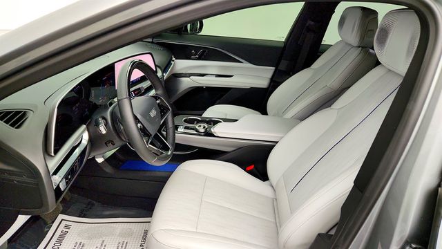 2024 Cadillac LYRIQ 4dr Luxury 3 (1SE) w/ Dual-Panel Panoramic Sunroof - 23037004 - 19