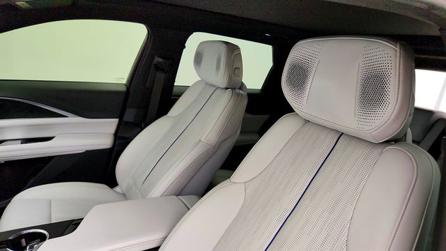 2024 Cadillac LYRIQ 4dr Luxury 3 (1SE) w/ Dual-Panel Panoramic Sunroof - 23037004 - 20