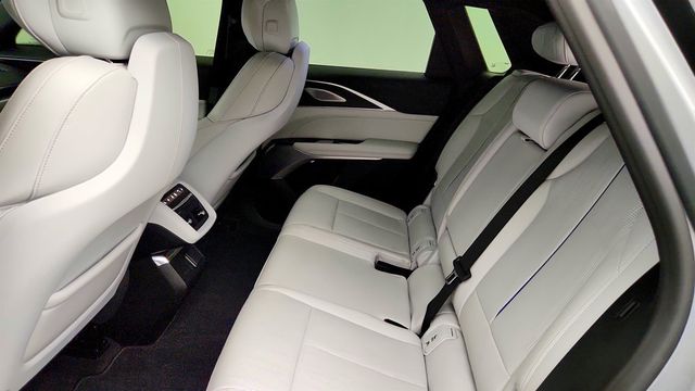 2024 Cadillac LYRIQ 4dr Luxury 3 (1SE) w/ Dual-Panel Panoramic Sunroof - 23037004 - 21