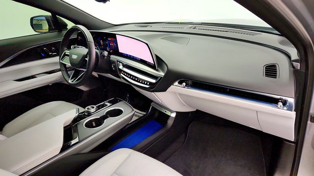 2024 Cadillac LYRIQ 4dr Luxury 3 (1SE) w/ Dual-Panel Panoramic Sunroof - 23037004 - 25