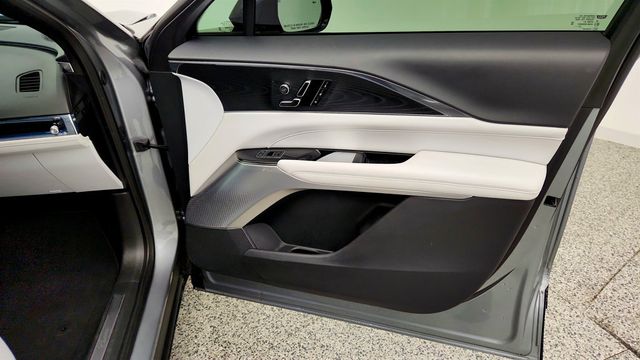 2024 Cadillac LYRIQ 4dr Luxury 3 (1SE) w/ Dual-Panel Panoramic Sunroof - 23037004 - 26