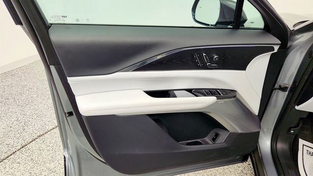 2024 Cadillac LYRIQ 4dr Luxury 3 w/1SE & AWD Electric Propulsion - 23009608 - 10