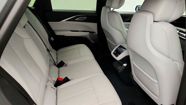 2024 Cadillac LYRIQ 4dr Luxury 3 w/1SE & AWD Electric Propulsion - 23009608 - 23