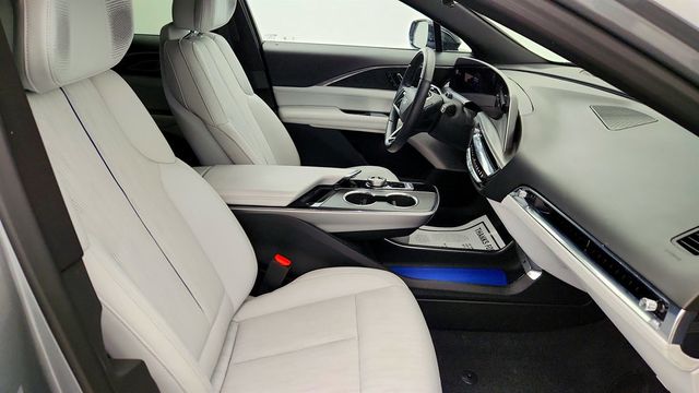 2024 Cadillac LYRIQ 4dr Luxury 3 w/1SE & AWD Electric Propulsion - 23009608 - 24