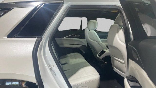 2024 Cadillac LYRIQ 4dr Luxury w/1SD - 23022834 - 17
