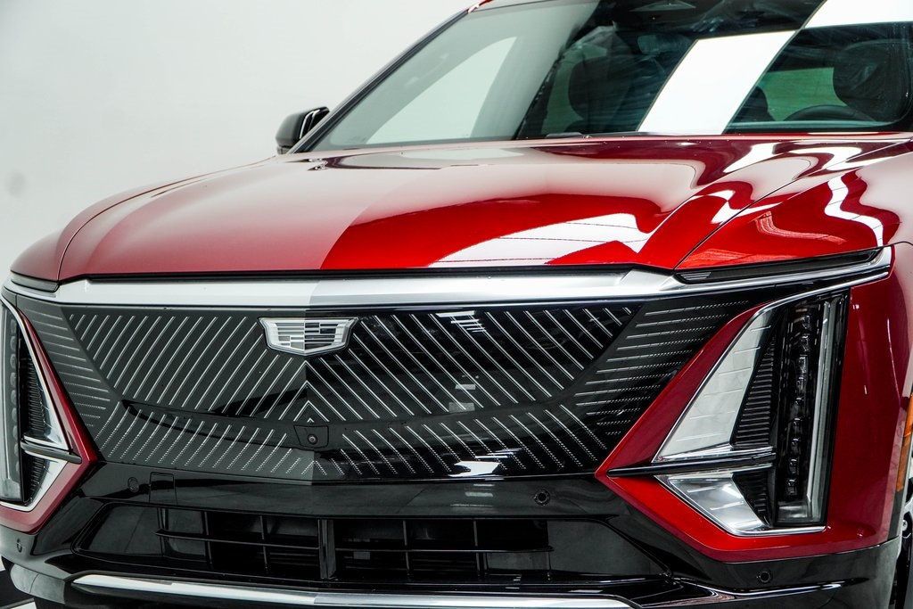 2024 Cadillac Lyriq Luxury photo 2