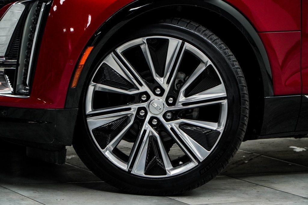 2024 Cadillac Lyriq Luxury photo 3