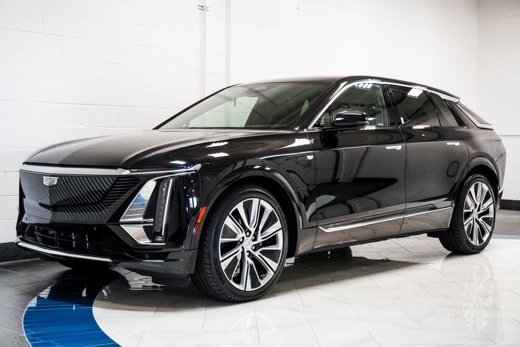 2024 Cadillac Lyriq Luxury photo 3