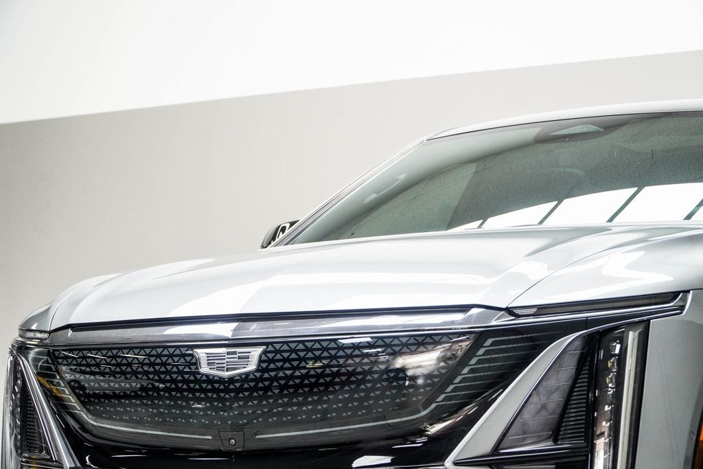 2024 Cadillac Lyriq Sport photo 2