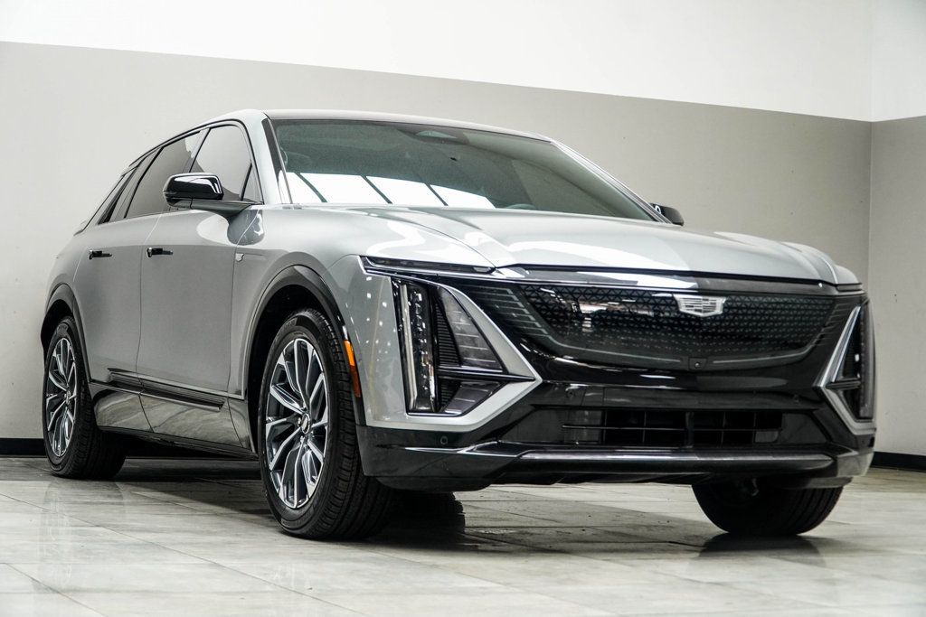 2024 Cadillac Lyriq Sport photo 4