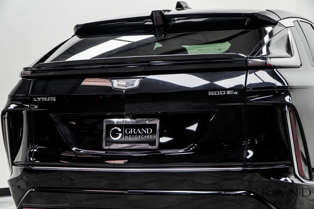 2024 Cadillac Lyriq Tech photo 13