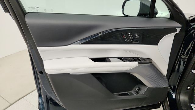 2024 Cadillac LYRIQ AWD 4dr Luxury 3 (1SE) with 500 Horsepower - 22950736 - 10