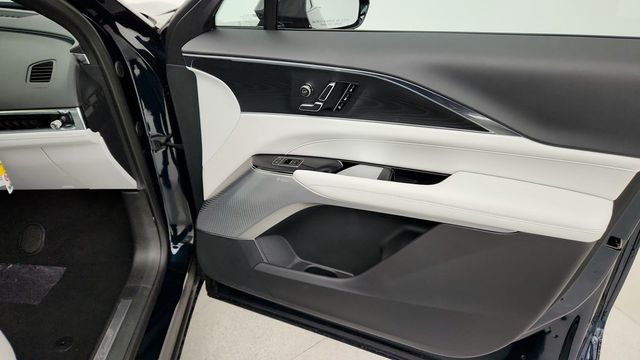 2024 Cadillac LYRIQ AWD 4dr Luxury 3 (1SE) with 500 Horsepower - 22950736 - 22