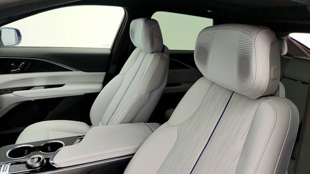 2024 Cadillac LYRIQ AWD 4dr Luxury 3 (1SE) with 500 Horsepower - 22978775 - 18