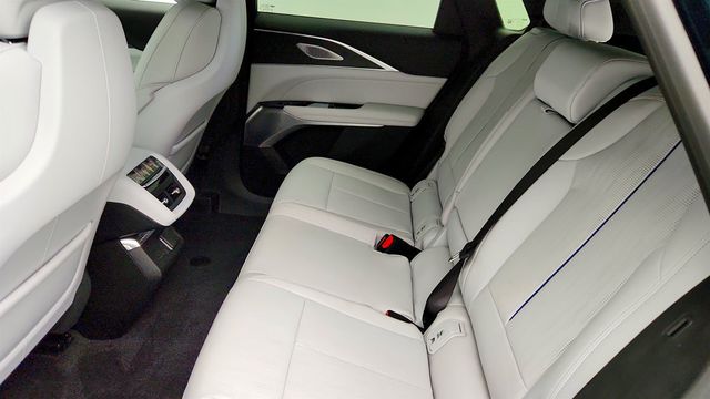 2024 Cadillac LYRIQ AWD 4dr Luxury 3 (1SE) with 500 Horsepower - 22978775 - 19